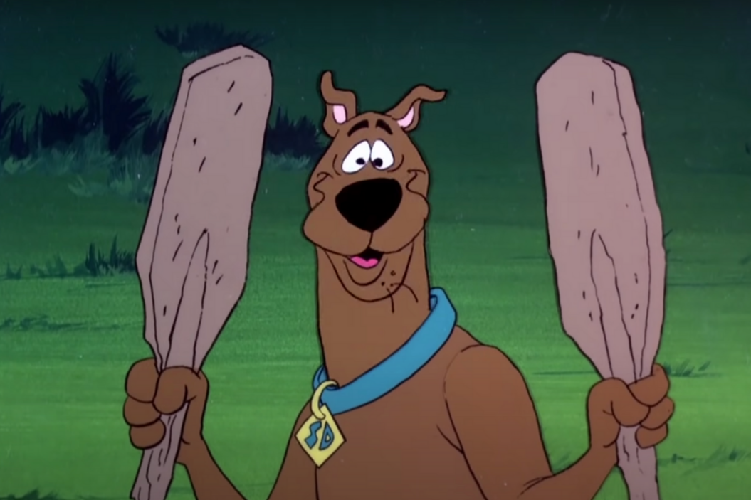 Scooby Doo holding two oars